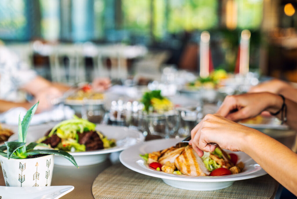 A Food Lover’s Guide to Huntwick: The Best Eats in This Arlington Neighborhood